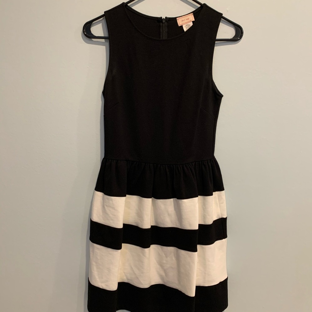 black and white dress!